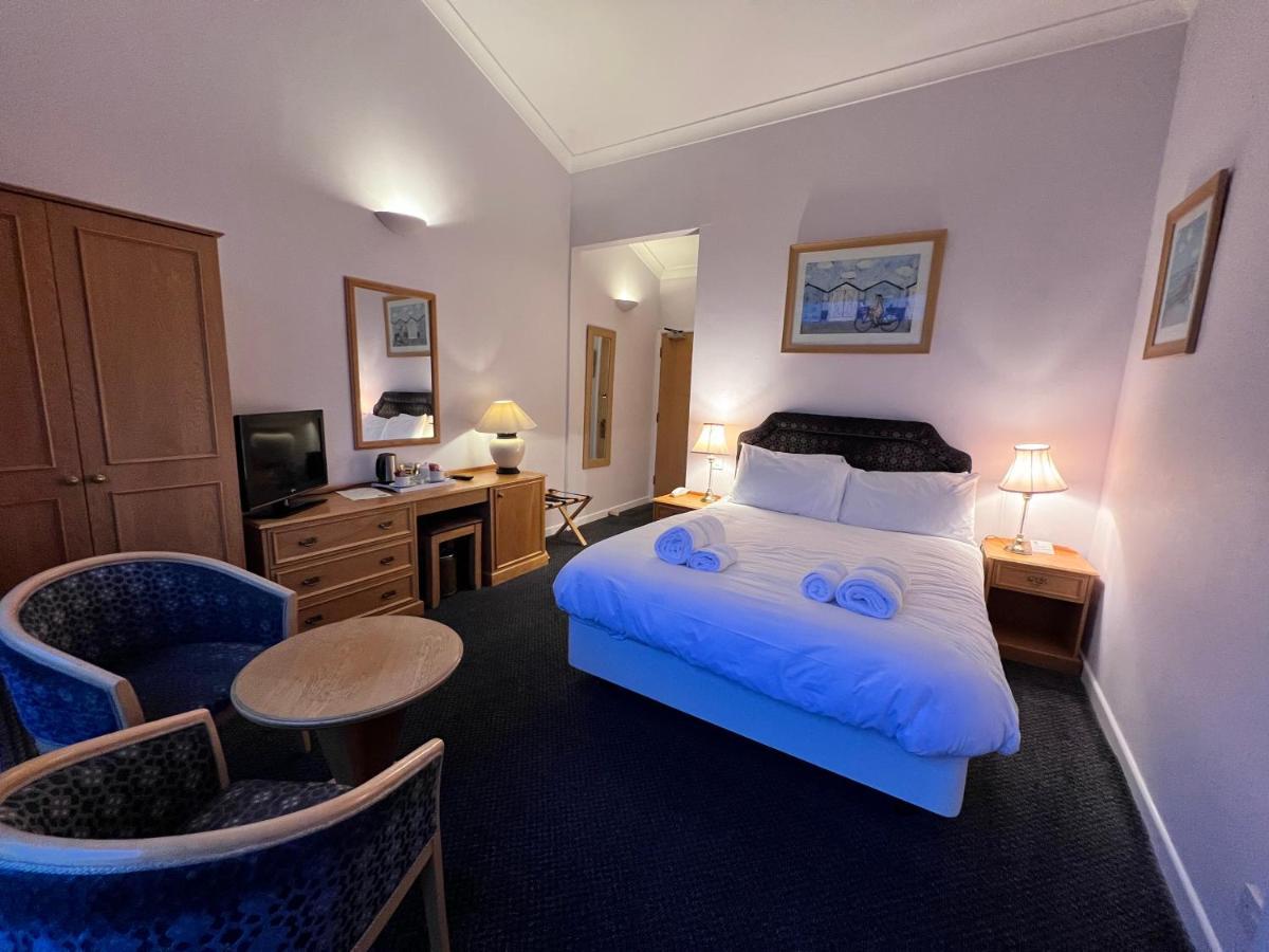 The Royal Lion Hotel 라임레지스 외부 사진