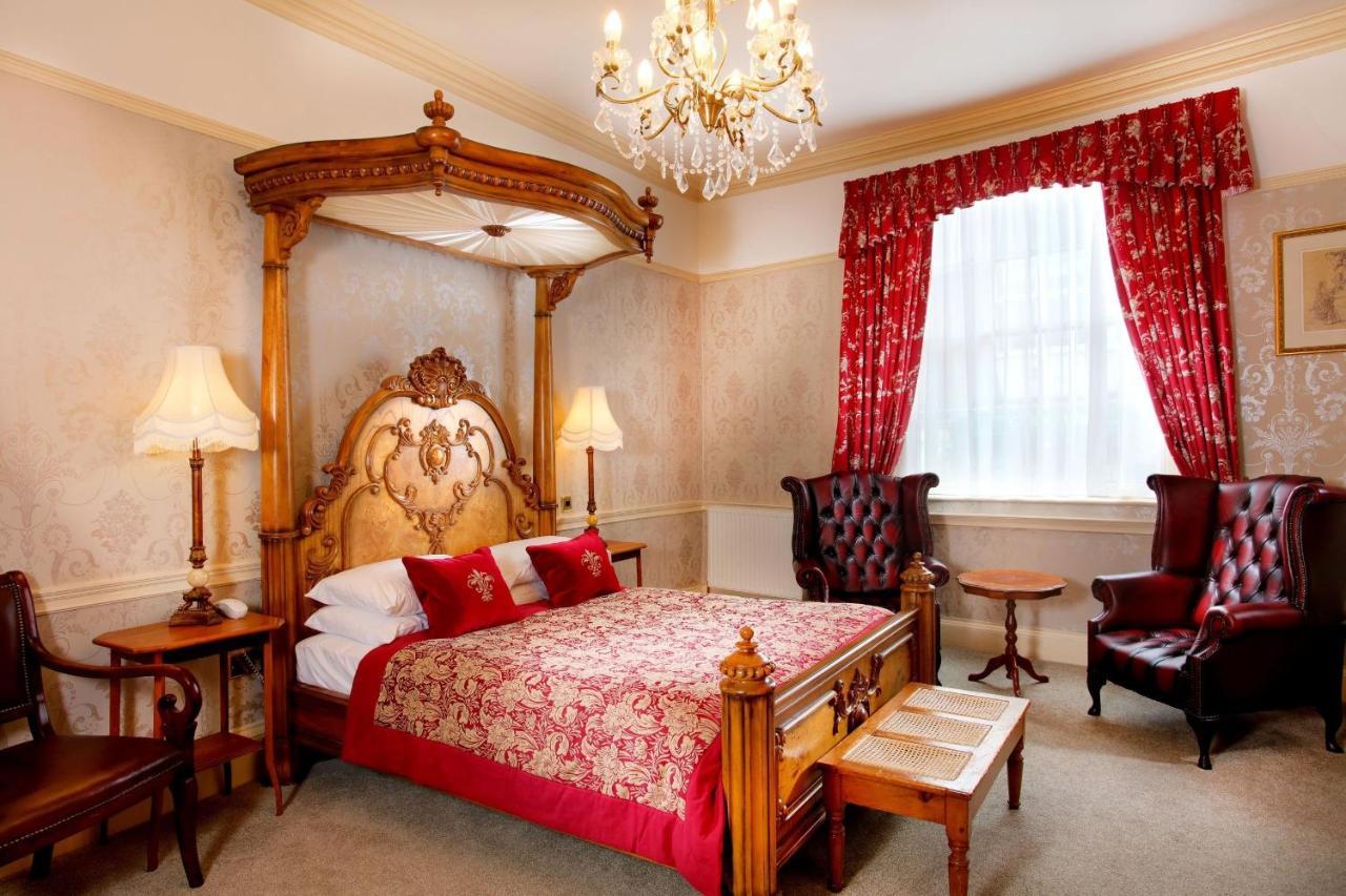 The Royal Lion Hotel 라임레지스 외부 사진