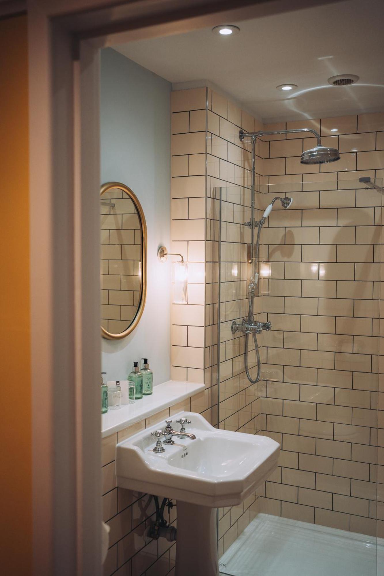 The Royal Lion Hotel 라임레지스 외부 사진