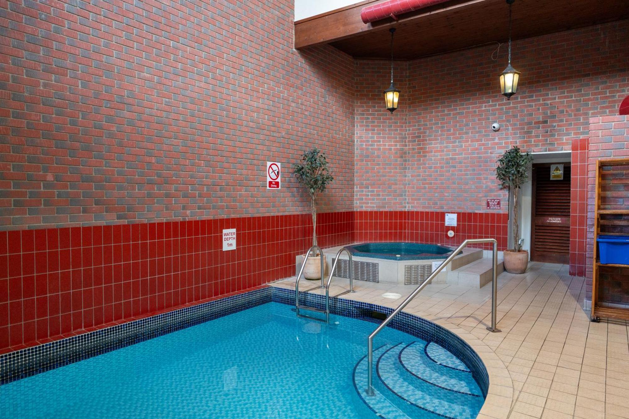 The Royal Lion Hotel 라임레지스 외부 사진